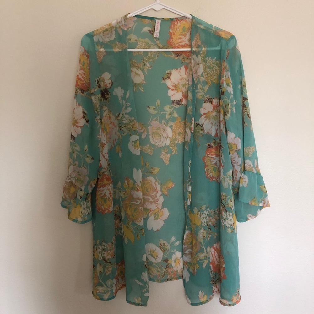 **SOLD** Xhiliration Floral Kimono